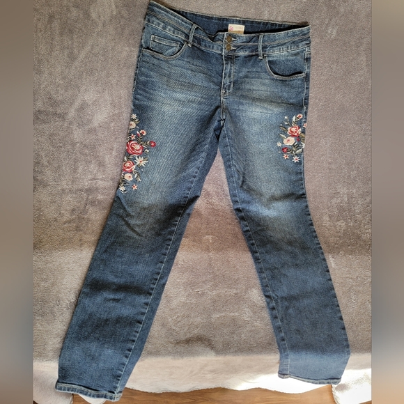 Women's Sz 20 SO Brand Embroidered Blue Jeans PLUS SIZE Y2K Cottagecore NICE - Picture 2 of 9